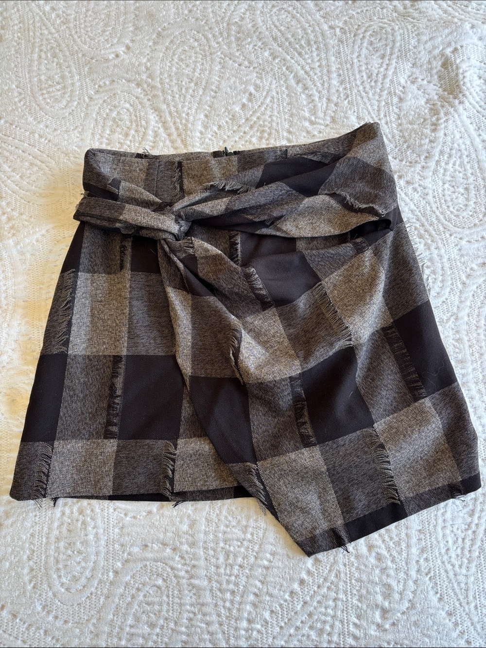 Gianni Bini Black and Grey Asymmetrical Distressed Plaid Mini Skirt Size 6